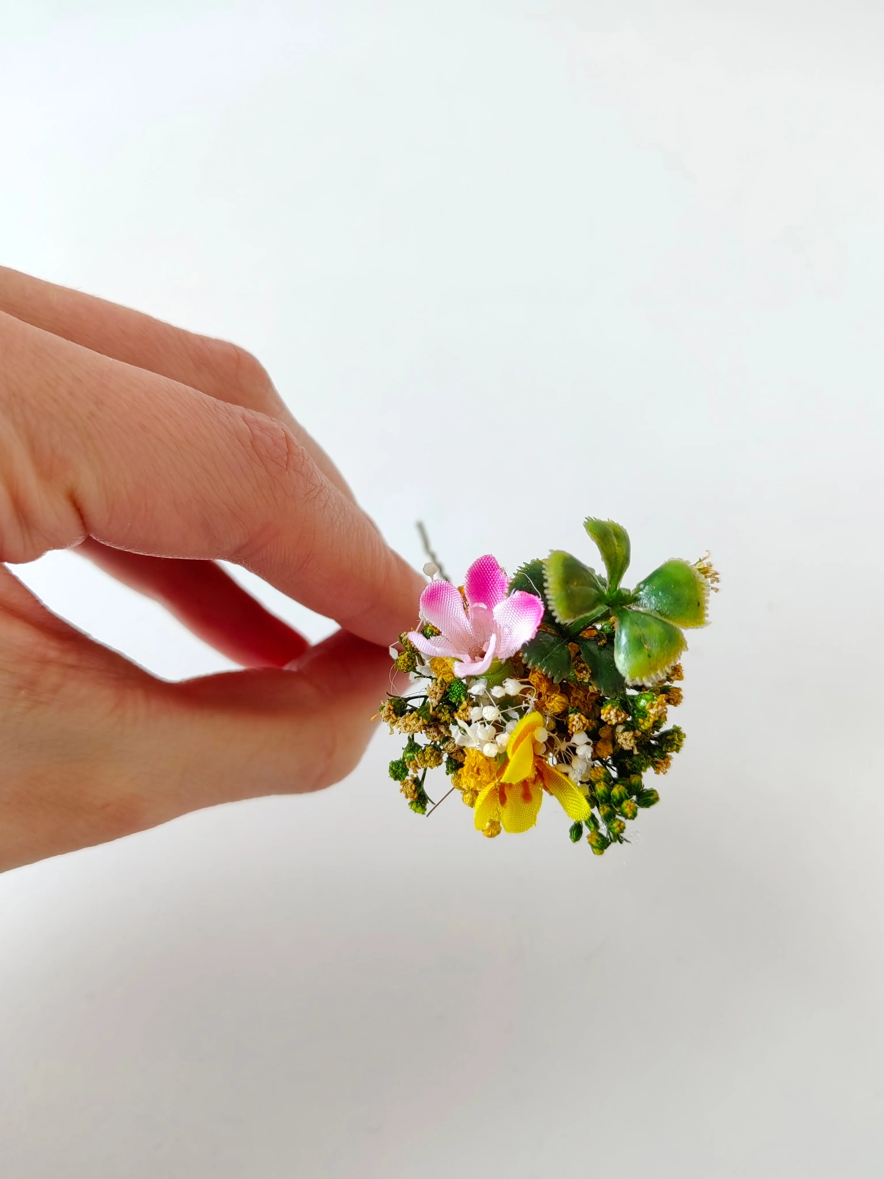 Meadow flower hairpins